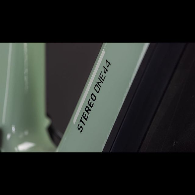 CUBE Stereo Hybrid ONE44 HPC Race 800 sähköpyörä